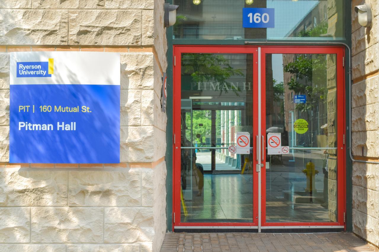 Toronto Metropolitan University- Pitman Hall Residence Luaran gambar
